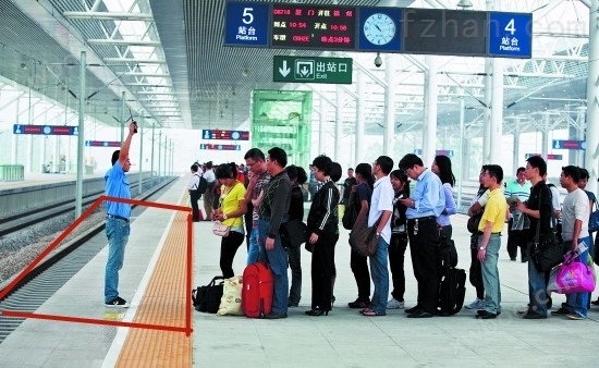 高铁站台旅客越黄线检测预警系统