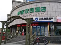 酒店迎宾接待机器人镇江丹阳城市花园酒店